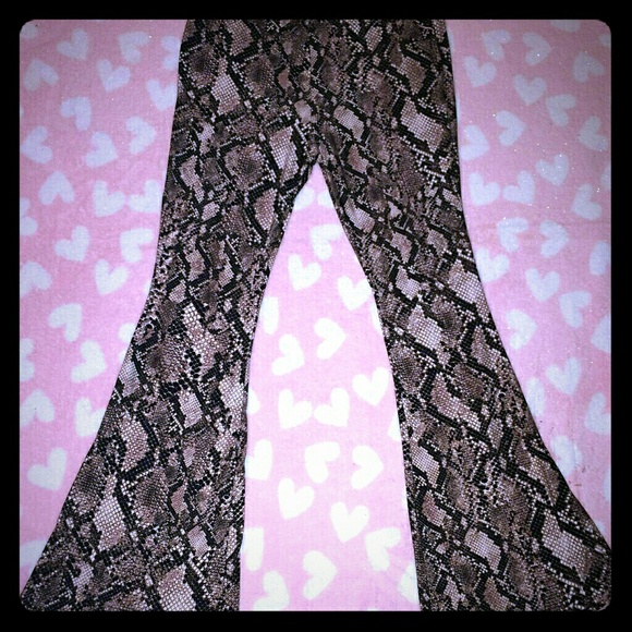 No Boundaries Pants - 🦄5 for 10 flare leggings
